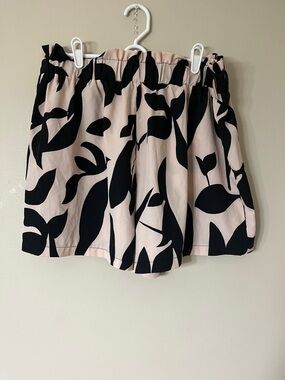 SHEIN Curve Black Leaf Print on Blush Shorts